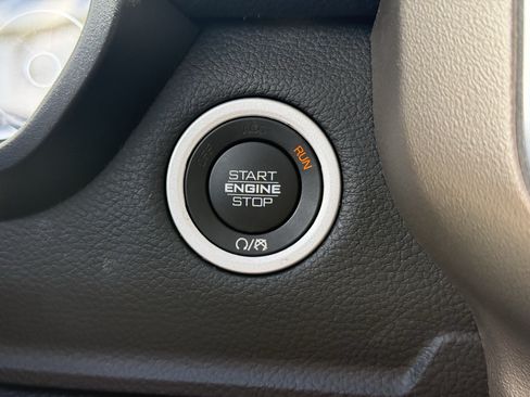 Used 2020 RAM 1500 Laramie AWD/4WD image 23