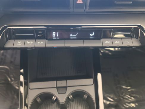 Used 2025 Toyota Prius LE image 31