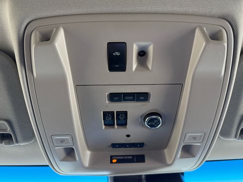 Used 2017 GMC Yukon SLT w/ Enhanced Security Package image 37