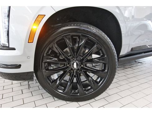 Certified 2026 Cadillac Escalade Platinum Sport w/ LPO, ONYX Package AWD/4WD image 32