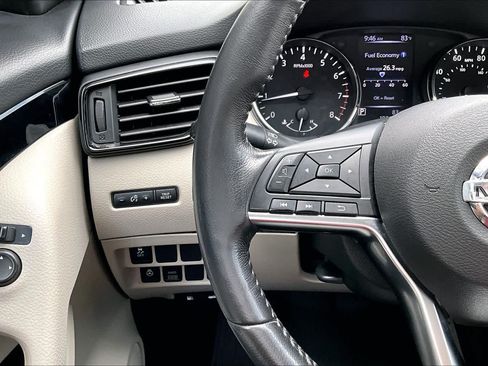 Used 2018 Nissan Rogue Sport SV w/ SV Technology Package AWD/4WD image 24