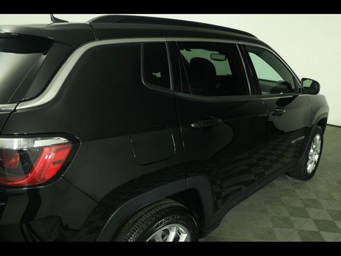 Used 2023 Jeep Compass Latitude AWD/4WD image 17