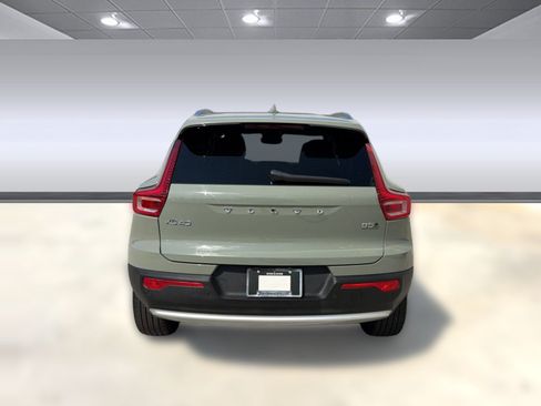 Used 2023 Volvo XC40 B5 Plus w/ Protection Package Premier AWD/4WD image 10