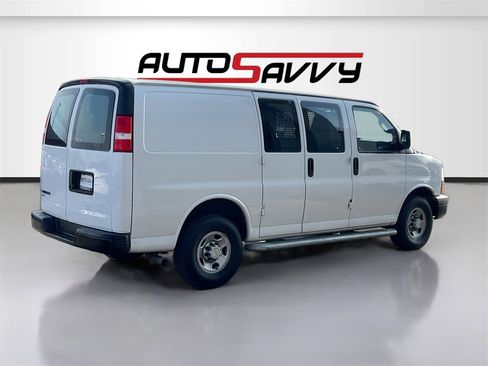 Used 2023 Chevrolet Express 2500 w/ Driver Convenience Package image 7