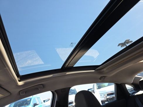 Used 2022 Chevrolet Malibu LT image 32