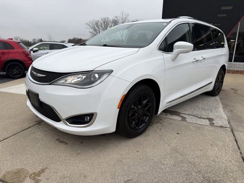 Used 2020 Chrysler Pacifica Touring-L image 1