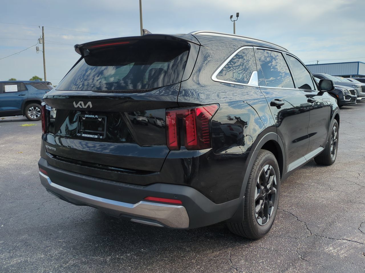 Used 2025 Kia Sorento S FWD image 4