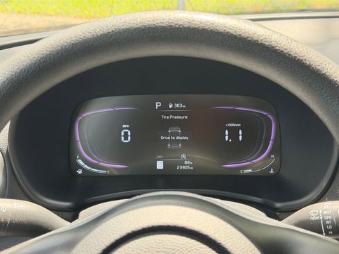 Used 2025 Kia Soul LX w/ LX Technology Package FWD image 38
