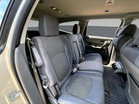Used 2016 Chevrolet Traverse LT w/ Style and Technology Package FWD image 29