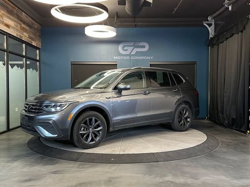Used 2023 Volkswagen Tiguan SE AWD/4WD image 7