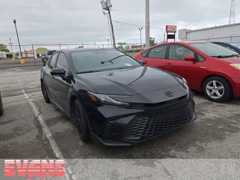Used 2025 Toyota Camry SE FWD image 1