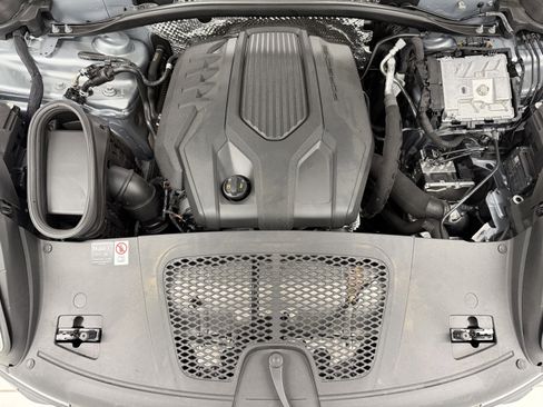 Certified 2025 Porsche Macan image 57