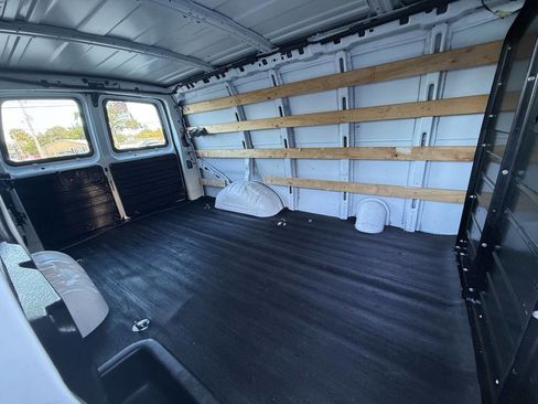 Used 2018 GMC Savana 2500 w/ Driver Convenience Package image 16