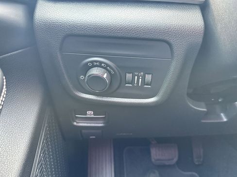 New 2025 Jeep Grand Cherokee Laredo w/ Luxury Tech Group I RWD image 22