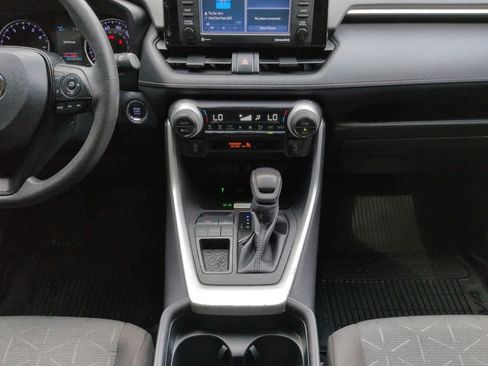 Used 2021 Toyota RAV4 XLE w/ Convenience Package FWD image 18