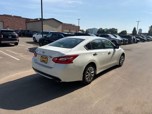Used 2016 Nissan Altima 2.5 S w/ Power Driver Seat Package FWD image 2