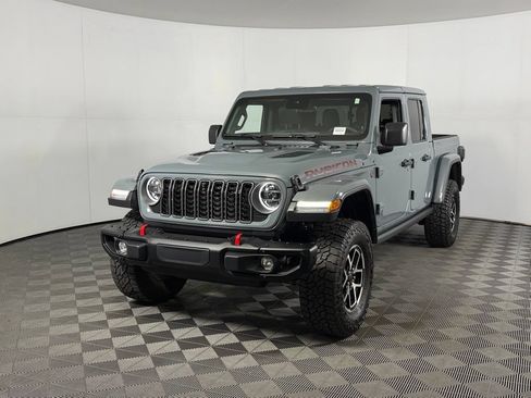 Used 2025 Jeep Gladiator Rubicon AWD/4WD image 4