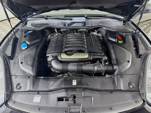 Used 2017 Porsche Cayenne Platinum Edition image 29