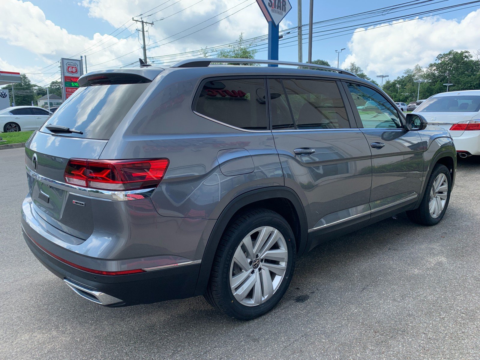 Used 2021 Volkswagen Atlas SEL AWD/4WD image 7