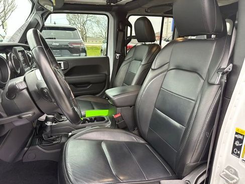 Used 2020 Jeep Wrangler Unlimited Sahara image 23