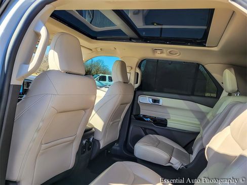 Used 2022 Ford Explorer Platinum image 13