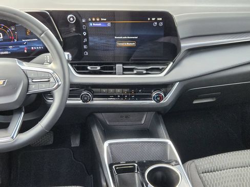 Used 2025 Chevrolet Equinox LT FWD image 16