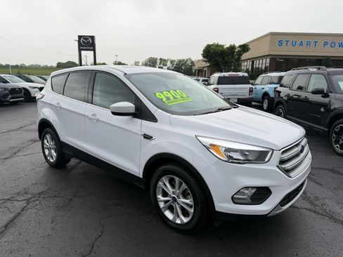 Used 2017 Ford Escape SE FWD image 1
