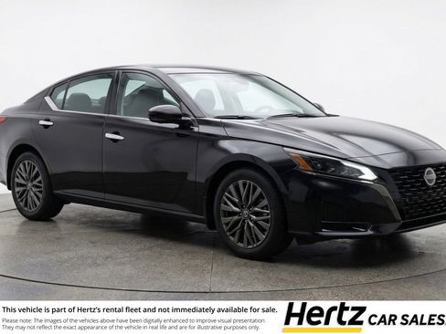 Used 2025 Nissan Altima 2.5 SV image 1