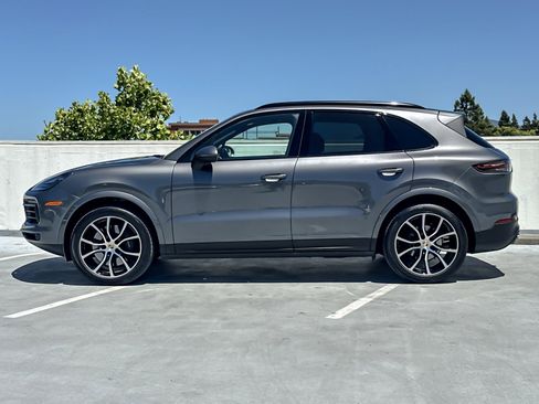 Used 2023 Porsche Cayenne AWD/4WD image 2