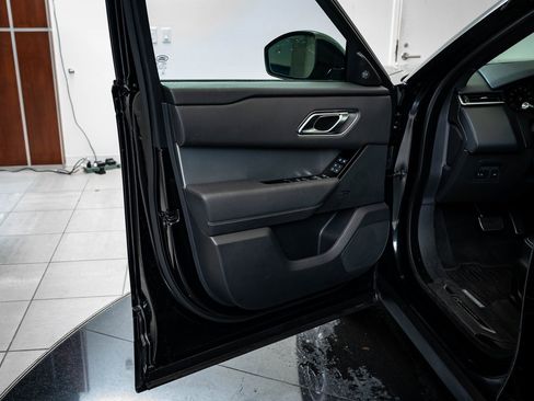 Used 2023 Land Rover Range Rover Velar R-Dynamic S image 27