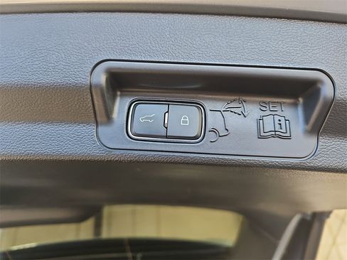 Used 2023 Ford Explorer Limited image 13