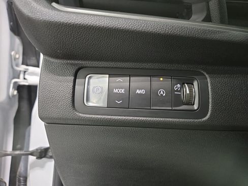Used 2025 Chevrolet Traverse LT AWD/4WD image 38
