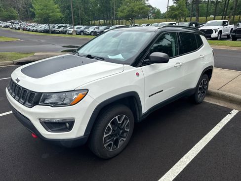 Used 2019 Jeep Compass Trailhawk w/ Leather Interior Group AWD/4WD image 4