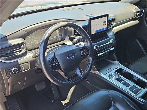 Used 2020 Ford Explorer XLT w/ Equipment Group 202A RWD image 14