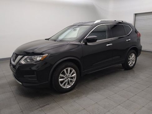 Used 2019 Nissan Rogue SV image 2