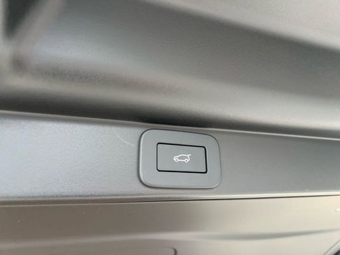 New 2026 Land Rover Range Rover SE image 26