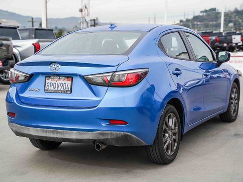 Used 2020 Toyota Yaris LE image 11