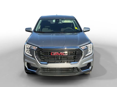 Used 2024 GMC Terrain SLE image 8