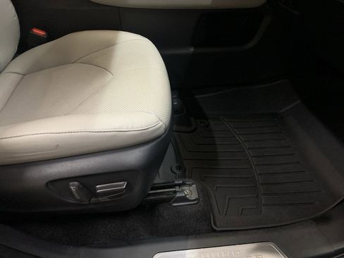 Used 2024 Toyota Grand Highlander Limited image 17