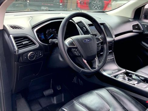 Used 2019 Ford Edge Titanium image 16