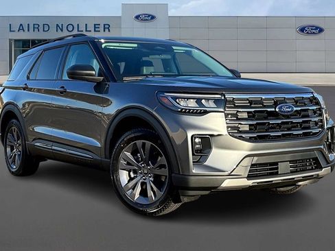 New 2026 Ford Explorer Active w/ Active Comfort Package AWD/4WD image 2