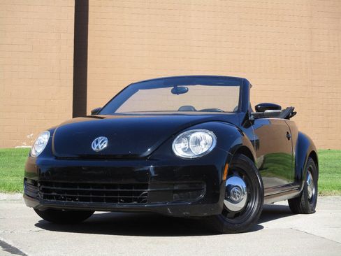 Used 2013 Volkswagen Beetle 2.5 FWD image 1