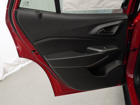 New 2026 Chevrolet Trax LT w/ LT Convenience Package FWD image 24