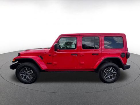 Used 2025 Jeep Wrangler Unlimited Sahara AWD/4WD image 9
