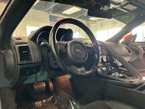 Used 2014 Jaguar F-TYPE Convertible image 9