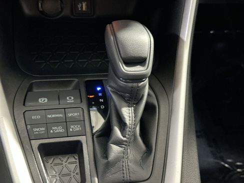 Used 2023 Toyota RAV4 LE image 29