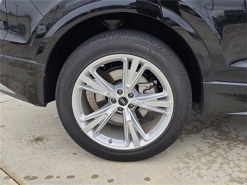 Certified 2023 Audi Q8 Premium image 9