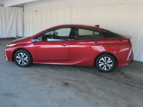 Used 2017 Toyota Prius Prime Advanced image 23