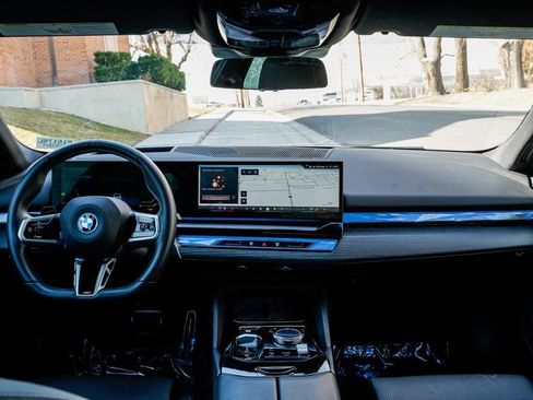 Used 2025 BMW i5 xDrive40 w/ M Sport Package image 11