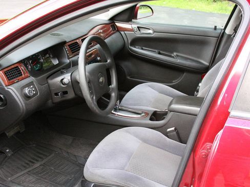 Used 2009 Chevrolet Impala LT FWD image 14
